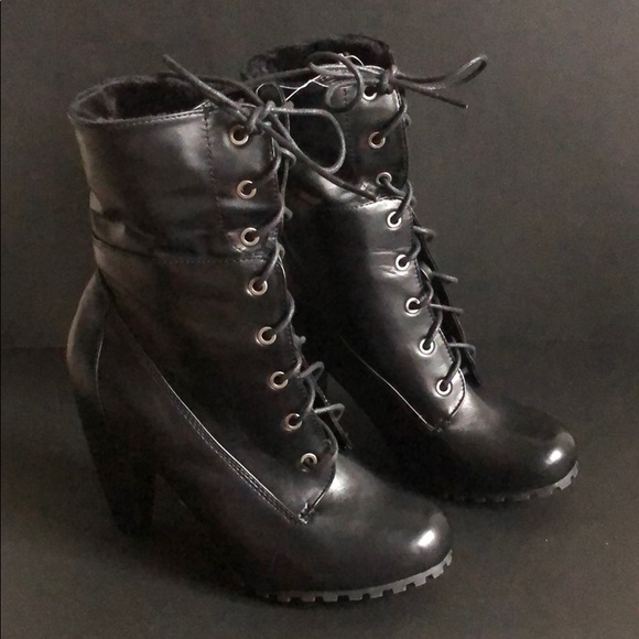 BAMBOO Shoes - NWT BAMBOO BLACK FAUX FUR FOLD OVER BOOTS 10